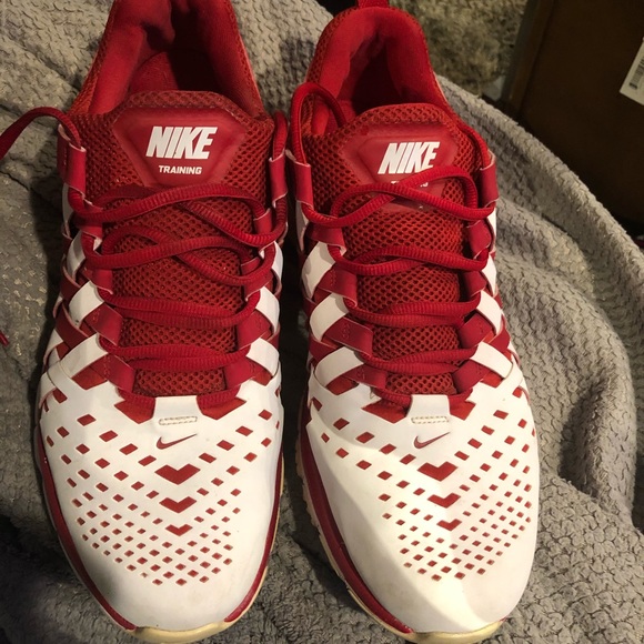 NIKE WHITE WITH RED DIAMONDS SIZE 12 - Picture 1 of 5